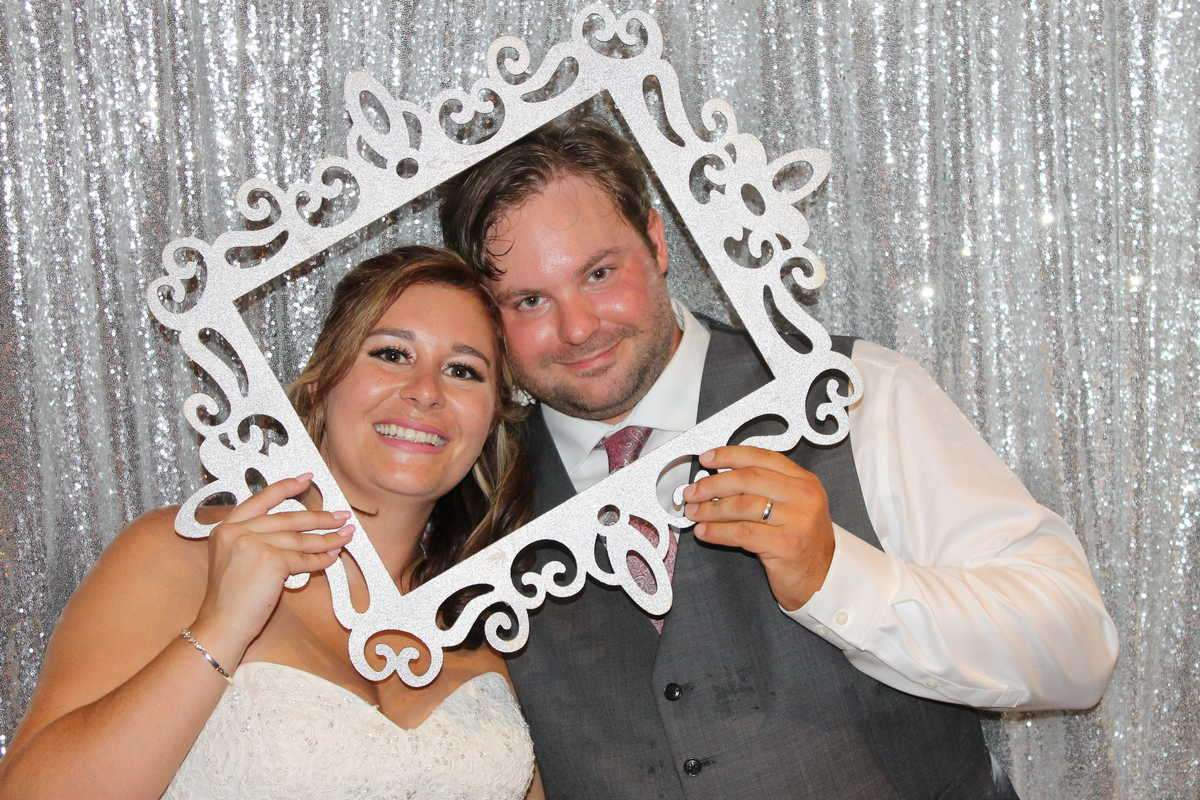 Read more about the article Photo Booth Weddings