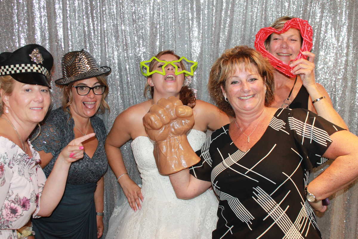 Read more about the article Awesome Wedding – Photo Booth