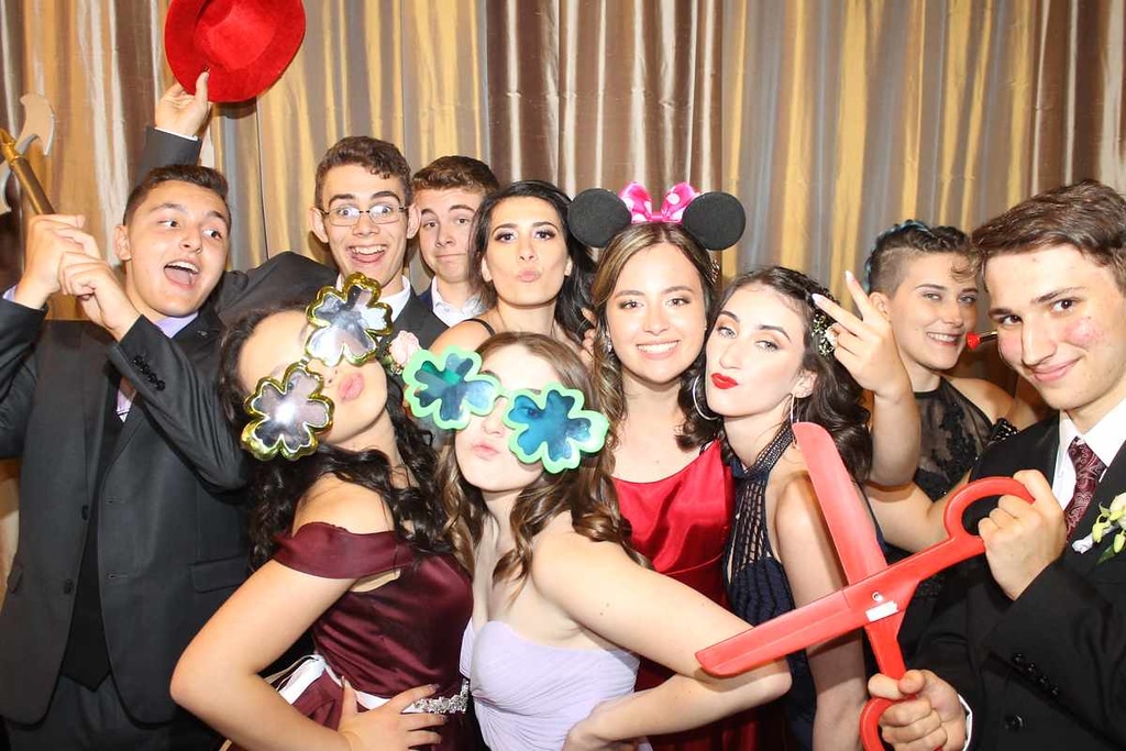 Read more about the article Milton’s Craig Kielburger SS Prom Photo Booth