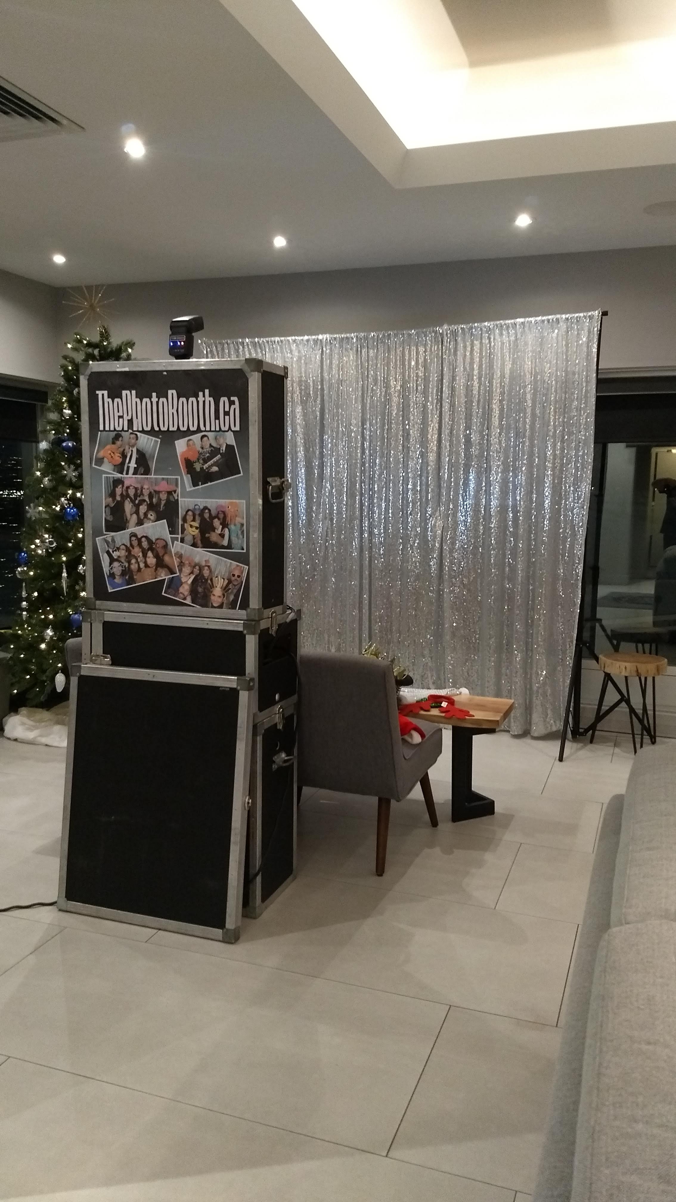 Read more about the article Photo Booth Holiday Party Toronto
