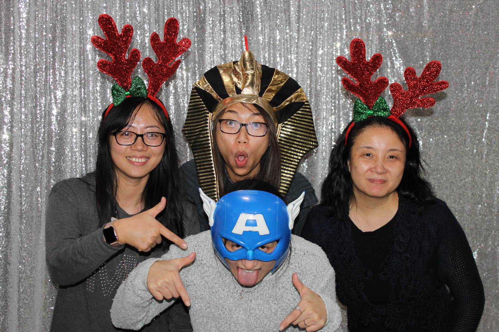 Read more about the article Vaughan Holiday Photo Booth UNFI