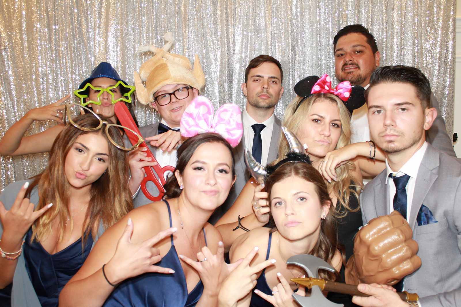 Read more about the article Your Ultimate Guide to Photobooth Rentals for Weddings in Toronto