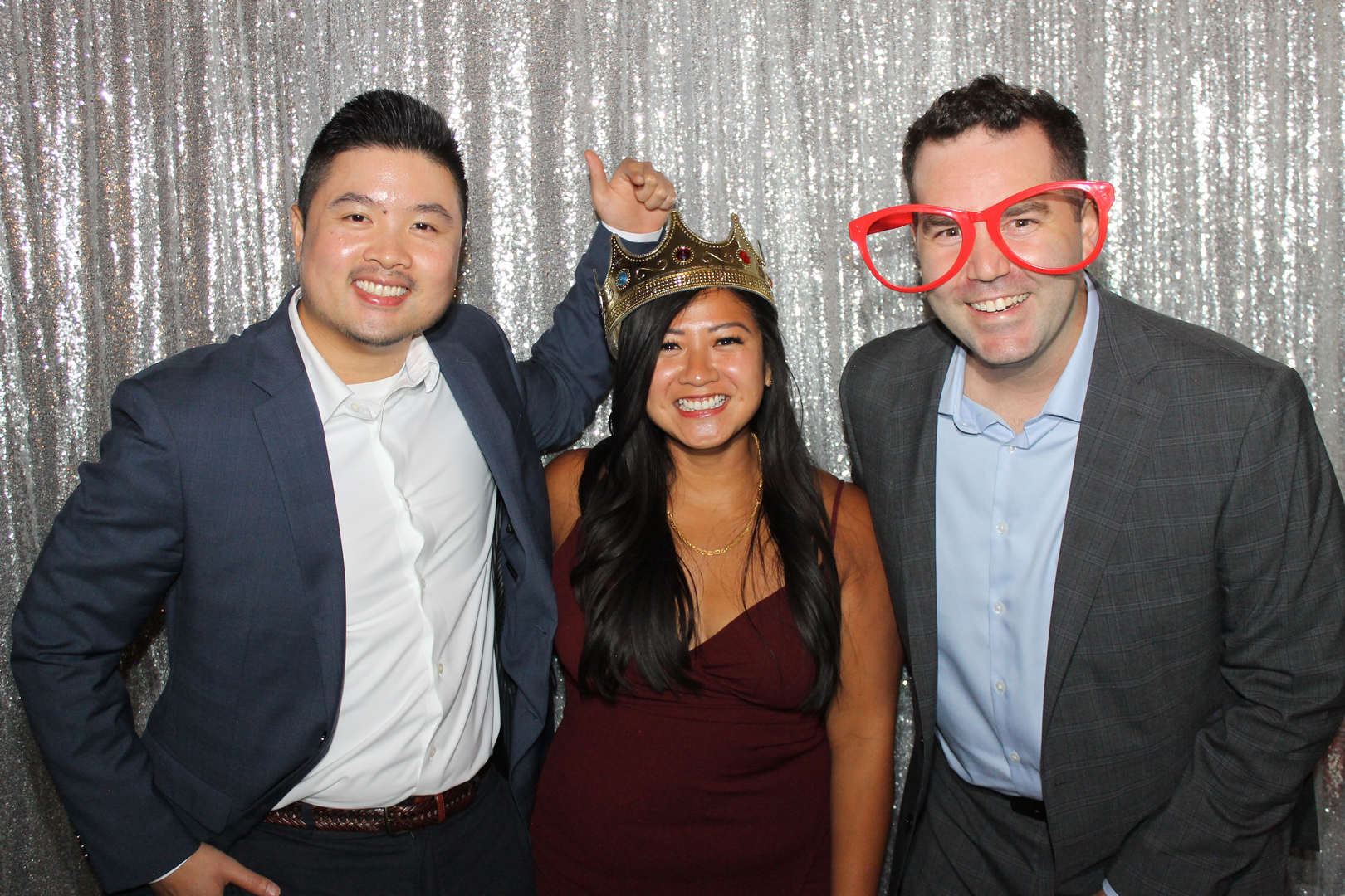 Read more about the article Photo Booth Fun at Beach Weddings in Toronto